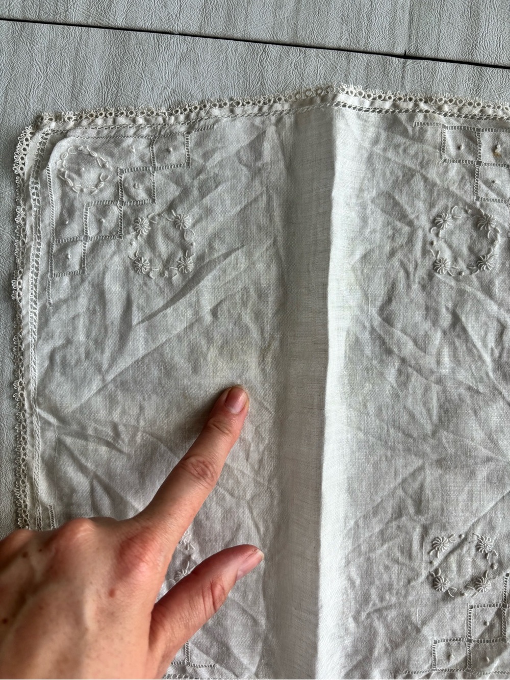 Vintage Embroidered Handkerchief Lot of 7 Floral Lace White Linen Cotton - Picture 11 of 16